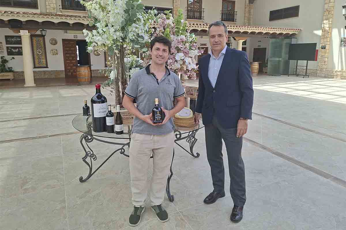 Francisco Fernandez, Ceo Pago de La Jaraba y Samuel García, director oficina empresas Albacete de BBVA