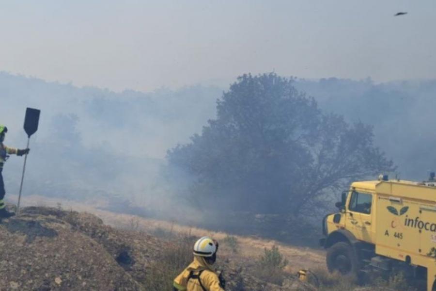 Evacúan un nuevo municipio y confinan otros seis en la zona del incendio de la Mierla, que amenaza Soria