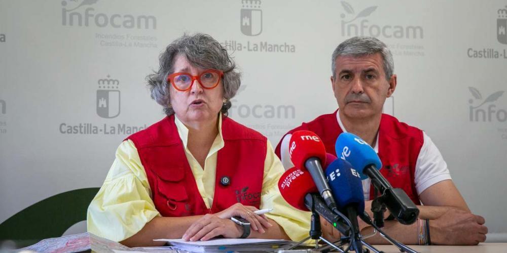 Mercedes Gómez, en el Cecopi de hoy jueves junto al delegado de la Junta en Toledo, Álvaro Gutiérrez.