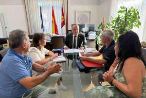El alcalde José Julián Gregorio en la reunión en la que se ha aprobado el inicio del expediente sancionador a la empresa de autobuses de Talavera.