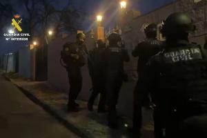 Imagen de unos de los registros de la Guardia Civil en una vivienda de Hormigos (Toledo).