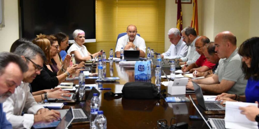 Reenión de Martínez Guijarro con los representantes de las administraciones.