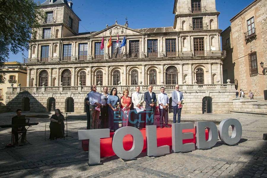 Fotos | Toledo recuerda con rosas blancas a Miguel Ángel Blanco 29 años después de su asesinato