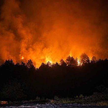 Fotos | El impresionante incendio de La Mierla ya ha arrasado 29.000 hectáreas — imagen 3