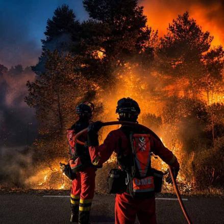 Fotos | El impresionante incendio de La Mierla ya ha arrasado 29.000 hectáreas — imagen 1