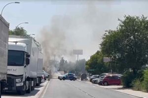 Incendio de un camión en la Calle Arroyo Cantaelgallo, en Toledo.