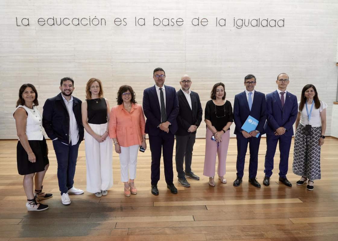Presentación del informe 'Infancia, Adolescencia y Bienestar Digital'.