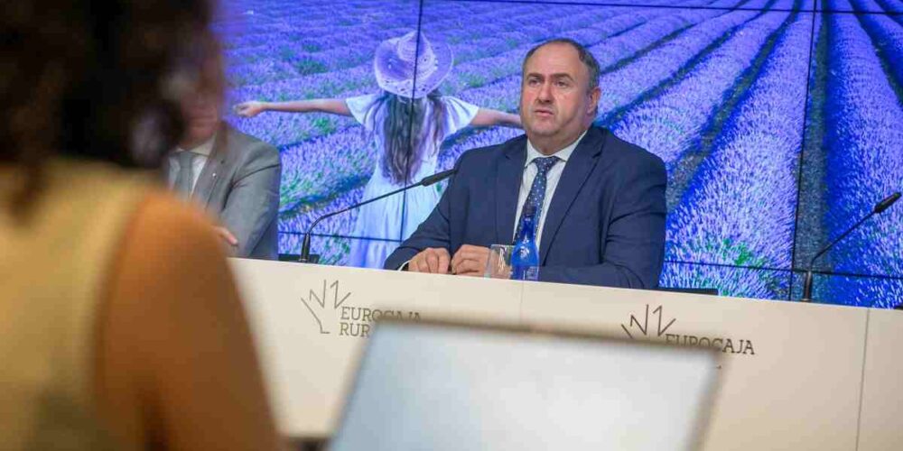 El consejero de Agricultura, Ganadería y Desarrollo Sostenible, Julián Martínez Lizán.