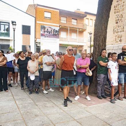 Fotos | Alameda de la Sagra se une al dolor de la familia de Rosana, la vecina asesinada por su pareja — imagen 24