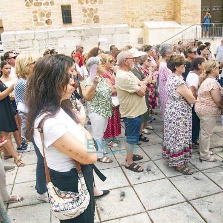 Fotos | Alameda de la Sagra se une al dolor de la familia de Rosana, la vecina asesinada por su pareja — imagen 12