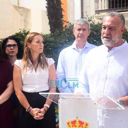 Fotos | Alameda de la Sagra se une al dolor de la familia de Rosana, la vecina asesinada por su pareja — imagen 13