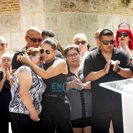 Fotos | Alameda de la Sagra se une al dolor de la familia de Rosana, la vecina asesinada por su pareja — imagen 2