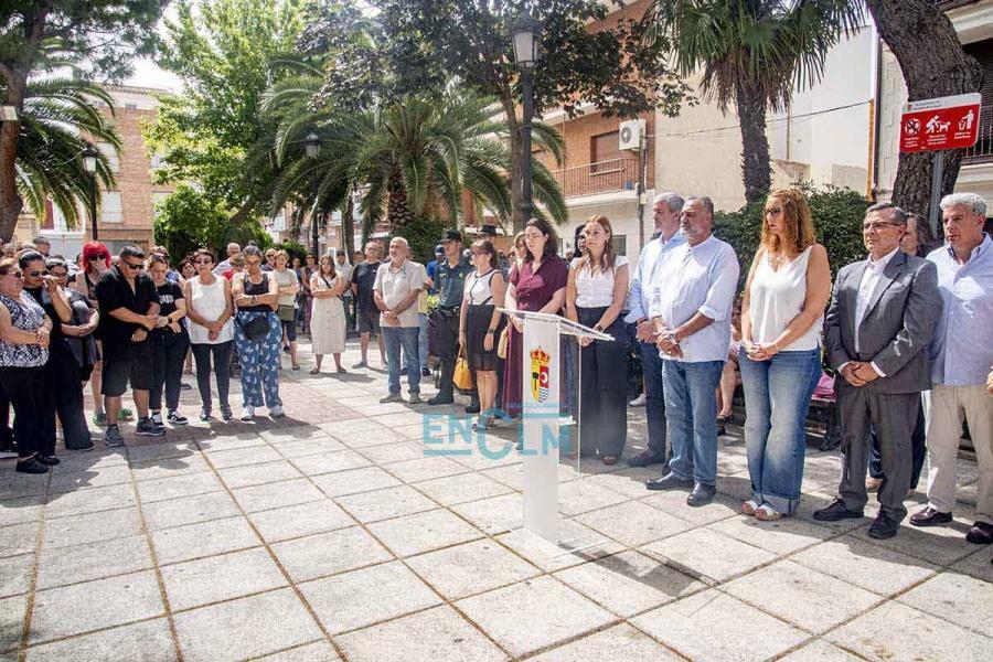 Alameda de la Sagra paga el entierro y acompaña a la desconsolada familia de Rossana, que se iba a divorciar antes de ser asesinada