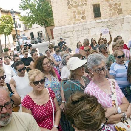 Fotos | Alameda de la Sagra se une al dolor de la familia de Rosana, la vecina asesinada por su pareja — imagen 7