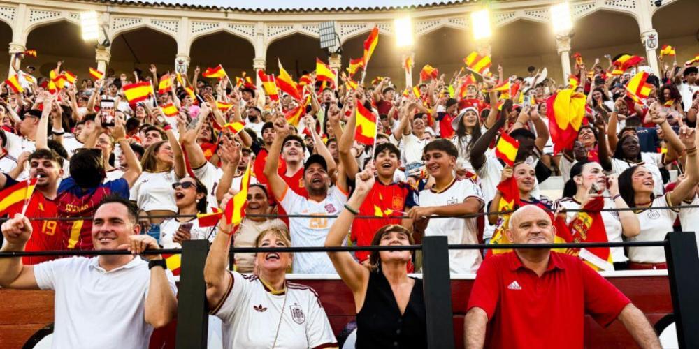 Albaceteños celebran en la Plaza de Toros el segundo Mundial de España