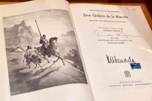 El Museo Cervantino conserva un ejemplar con la rúbrica de Nelson Mandela