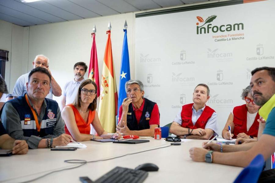 Empiezan a contener los flancos del incendio de La Mierla, que ya ha quemado 29.000 hectáreas