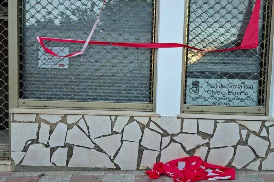 El PSOE de Santa Cruz de la Zarza (Toledo) condena el ataque contra su sede y reivindica «el respeto al pluralismo democrático»