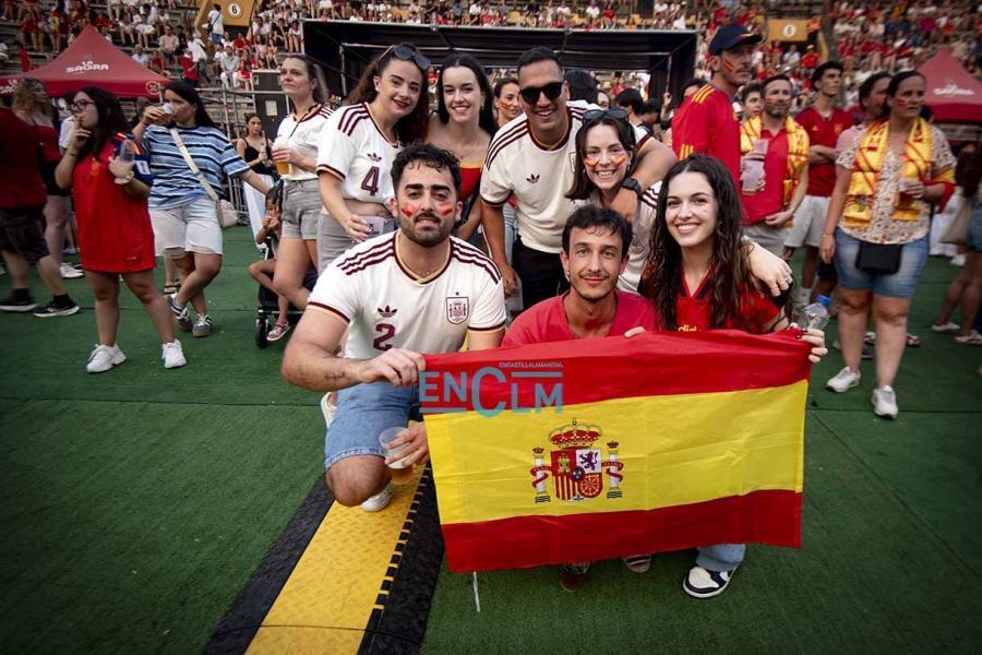 Fotos | El calor no impidió que los toledanos animaran con fervor a la Selección Española y celebraran la victoria ante Portugal