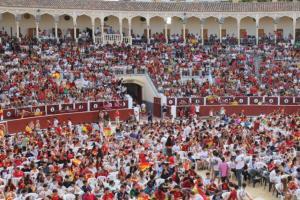 Más de 8.000 albaceteños llenaron la Plaza de Toros de Albacete para animar a la selección española de fútbol contra la selección francesa