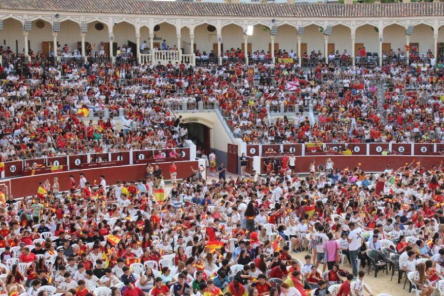 Más de 8.000 personas se reunieron en la Plaza de Toros de Albacete para empujar a España a la final del Mundial