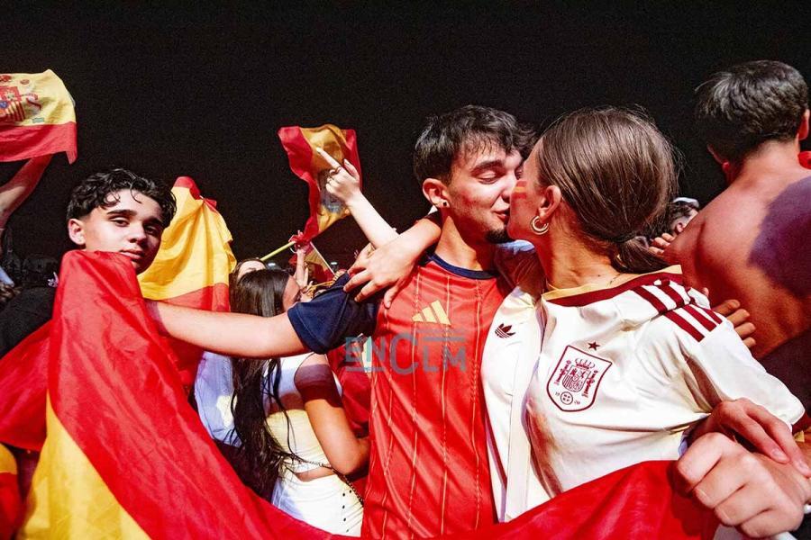 Fotos | Toledo «muere de amor» con España como campeona del Mundo y lo celebra por todo lo alto