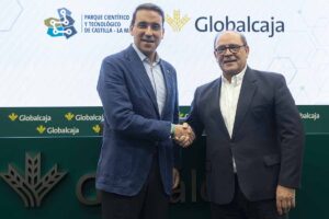 Pedro Palacios, director general de Globalcaja, y Agustín Moreno, director general de del PCTCLM