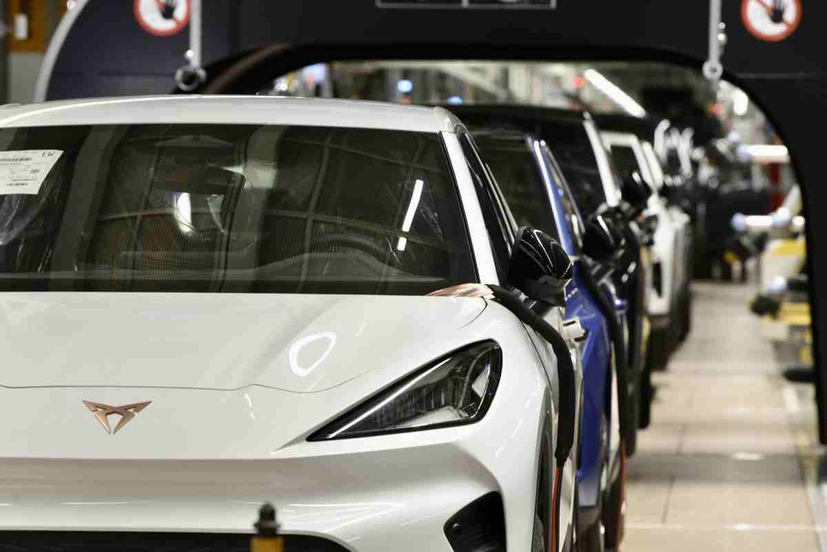 Vehículos en la cadena de montaje de la planta automovilística. Foto: David Oller/Europa Press.