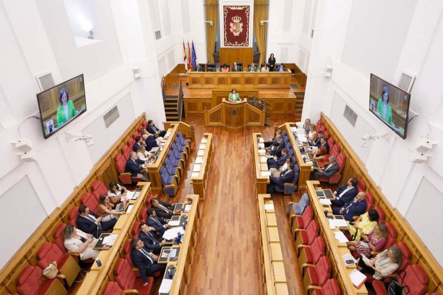 Las Cortes de Castilla-La Mancha piden mantener el AVE Madrid-Alcázar-Jaén y frenar el baipás de Montoro