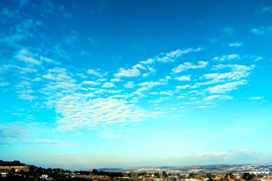 Bajada de temperaturas y cielos despejados el sábado en Castilla-La Mancha