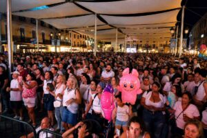 Afluencia de público durante la noche del 31 de julio al 1 de agosto en la celebración de la Pandorga