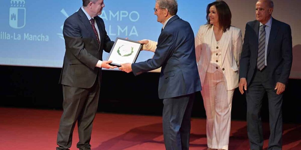Page y Andrés Gómez Mora en los premios Agro Excelentes 2026