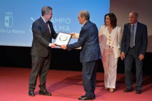Page y Andrés Gómez Mora en los premios Agro Excelentes 2026