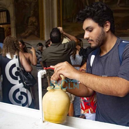 Fotos | Con los tradicionales botijos y con una procesión diferente, así se celebró en la Catedral de Toledo la Virgen del Sagrario — imagen 106