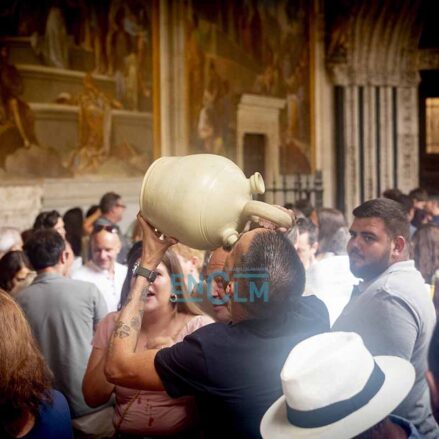 Fotos | Con los tradicionales botijos y con una procesión diferente, así se celebró en la Catedral de Toledo la Virgen del Sagrario — imagen 114