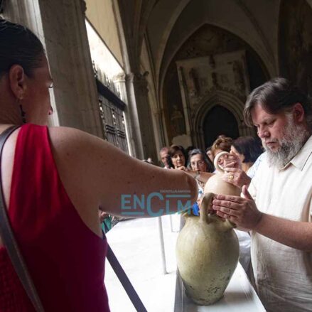 Fotos | Con los tradicionales botijos y con una procesión diferente, así se celebró en la Catedral de Toledo la Virgen del Sagrario — imagen 107