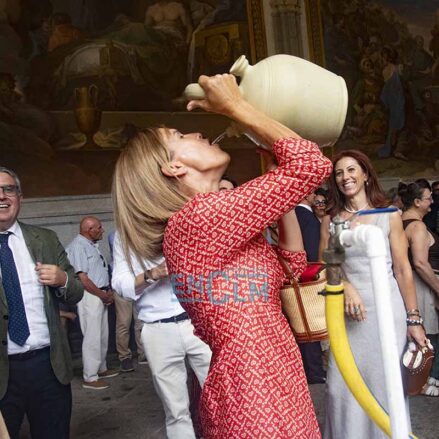 Fotos | Con los tradicionales botijos y con una procesión diferente, así se celebró en la Catedral de Toledo la Virgen del Sagrario — imagen 120