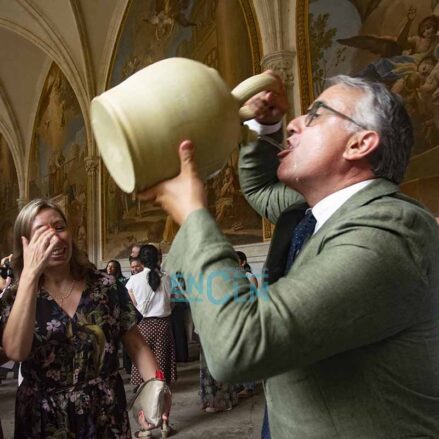 Fotos | Con los tradicionales botijos y con una procesión diferente, así se celebró en la Catedral de Toledo la Virgen del Sagrario — imagen 110