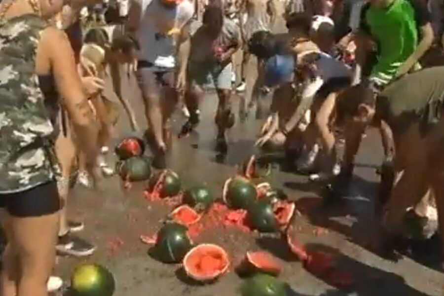 Batallas de sandías y litros de vino: la insólita fiesta de verano de un pueblo de Castilla-La Mancha