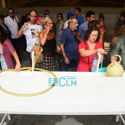 Fotos | Con los tradicionales botijos y con una procesión diferente, así se celebró en la Catedral de Toledo la Virgen del Sagrario — imagen 102