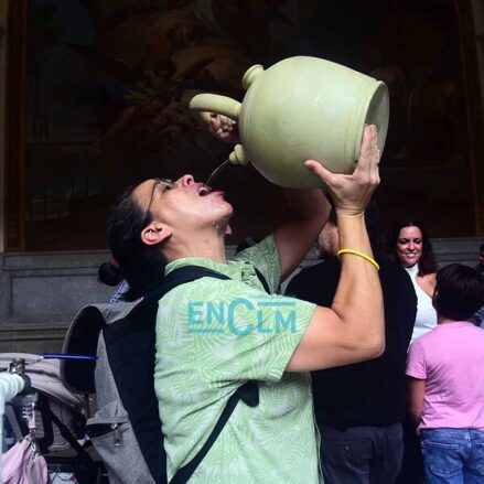 Fotos | Con los tradicionales botijos y con una procesión diferente, así se celebró en la Catedral de Toledo la Virgen del Sagrario — imagen 75