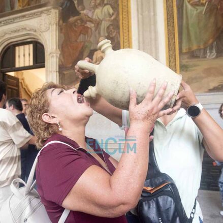 Fotos | Con los tradicionales botijos y con una procesión diferente, así se celebró en la Catedral de Toledo la Virgen del Sagrario — imagen 77
