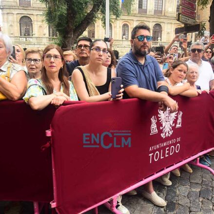Fotos | Con los tradicionales botijos y con una procesión diferente, así se celebró en la Catedral de Toledo la Virgen del Sagrario — imagen 11