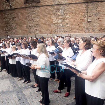 Fotos | Con los tradicionales botijos y con una procesión diferente, así se celebró en la Catedral de Toledo la Virgen del Sagrario — imagen 23