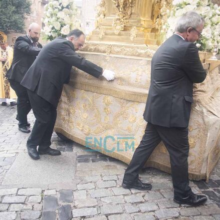 Fotos | Con los tradicionales botijos y con una procesión diferente, así se celebró en la Catedral de Toledo la Virgen del Sagrario — imagen 24