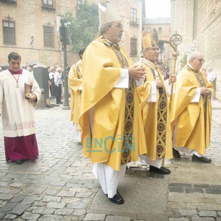 Fotos | Con los tradicionales botijos y con una procesión diferente, así se celebró en la Catedral de Toledo la Virgen del Sagrario — imagen 26