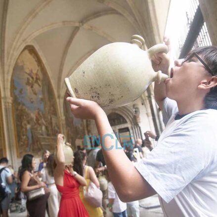 Fotos | Con los tradicionales botijos y con una procesión diferente, así se celebró en la Catedral de Toledo la Virgen del Sagrario — imagen 52