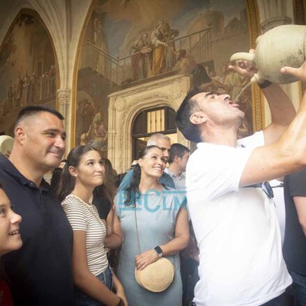 Fotos | Con los tradicionales botijos y con una procesión diferente, así se celebró en la Catedral de Toledo la Virgen del Sagrario — imagen 75