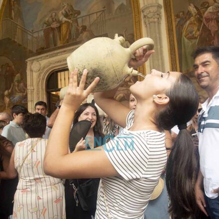 Fotos | Con los tradicionales botijos y con una procesión diferente, así se celebró en la Catedral de Toledo la Virgen del Sagrario — imagen 49