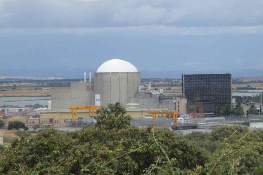 Núñez celebra que se amplíe la vida útil de la central nuclear de Almaraz: «Da trabajo a muchos castellanomanchegos»